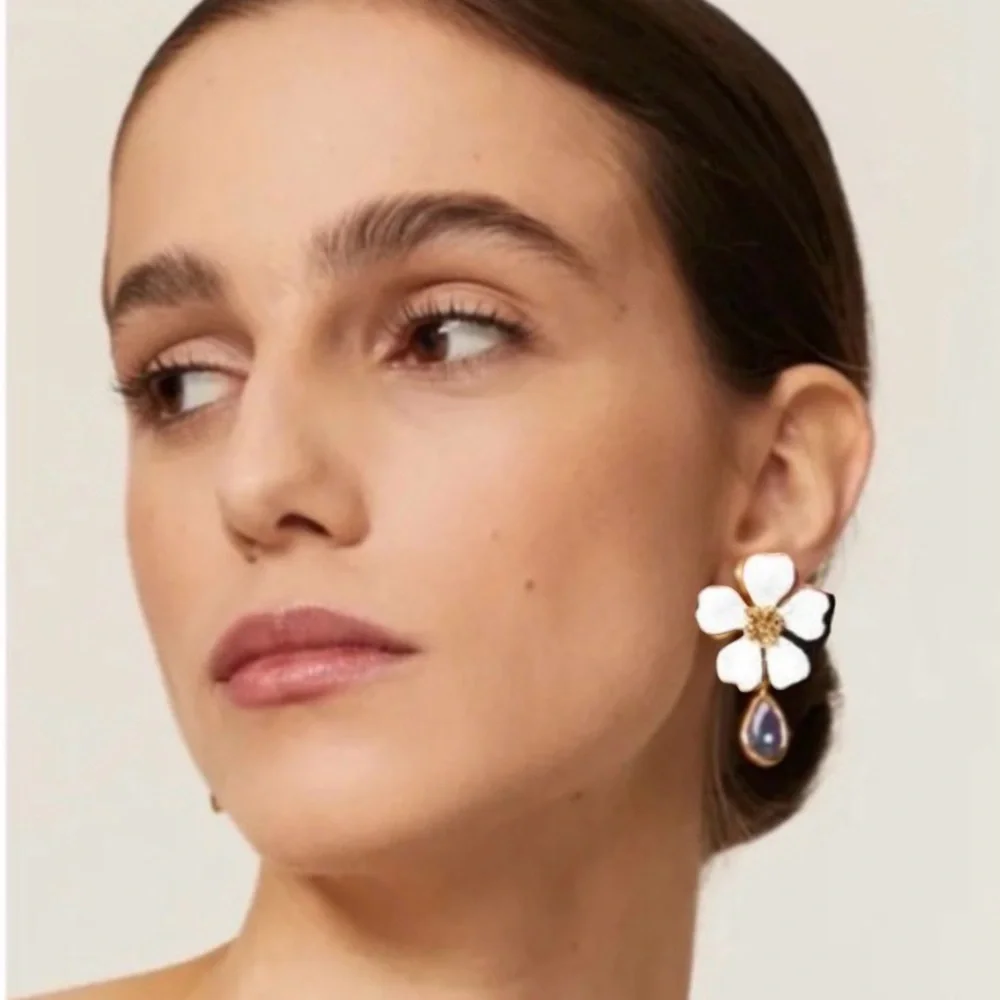 Oscar de la Renta • Baroque Flower drop Crystal Earrings